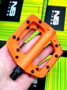 Pedały NS Bistro pomarańczowe p2.jpg