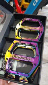 Pedały DMR Vault lacon oil signature p6.jpg