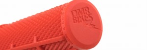 DMR Chwyty Deathgrip THIN bez kołnierza czerwone p2.jpg
