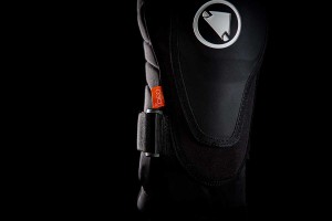Ochraniacze kolan Endura MT500 Hard Shell Czarne E1195BK p5.jpg