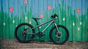 Rower Cube Acid 200 Disc galactic'n'cyan 2025 p7.webp