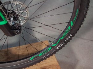 Rower Specialized Epic World Cup Expert Gloss Electric Green Forest Green Pearl 2024 p8.webp