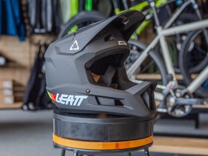 Kask Rowerowy Leatt Gravity 1.0 V23 Black p7.webp