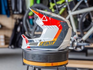 Kask Rowerowy Leatt Gravity 2.0 V24 White-Red p9.webp