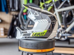 Kask Rowerowy Leatt Gravity 2.0 V24 White-Black p10.webp