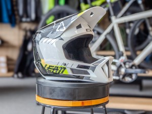 Kask Rowerowy Leatt Gravity 2.0 V24 White-Black p8.webp