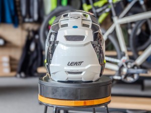 Kask Rowerowy Leatt Gravity 2.0 V24 White-Black p9.webp