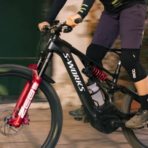 Ochraniacz kolan Evoc Knee Protector LS Flex Lite Black p8.webp