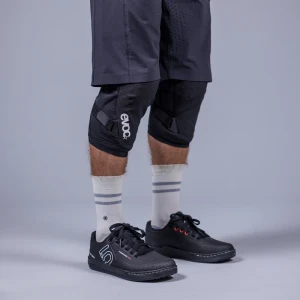 Ochraniacz kolan Evoc Knee Protector LS Flex Enduro Black p5.webp