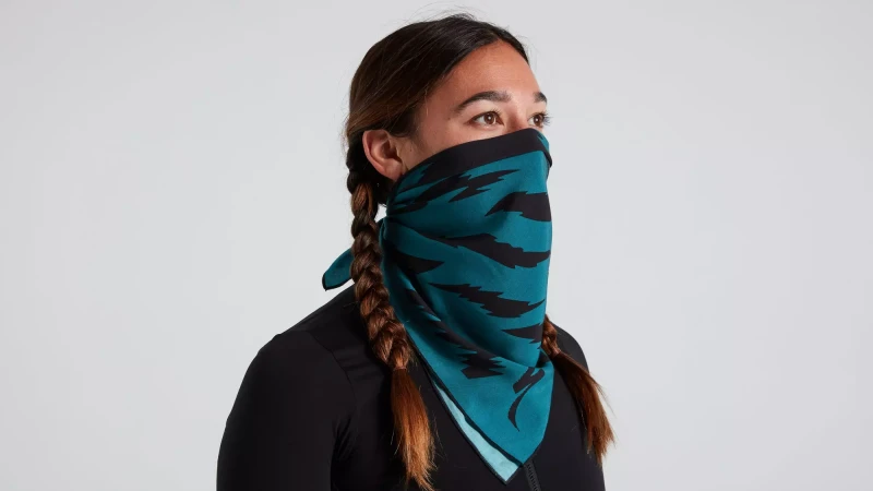 64822-621_APP_LIGHTNING-BANDANA-TRPTL-OSFA_HERO.webp