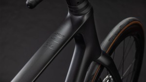 Rower Cube Attain C62 SLT carbon'n'coalchrome 2026 p3.webp