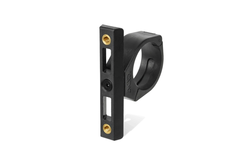 Adapter Cube Acid na kierownicę do koszyków na bidony.webp