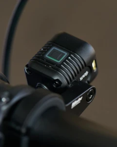 Lampka rowerowa przednia Knog Blinder E 900 Front E-Bike Light p7.webp