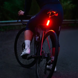 Lampka rowerowa tylna Knog Blinder R-150 Rear Bike Light p6.webp