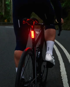 Lampka rowerowa tylna Knog Blinder R-150 Rear Bike Light p7.webp