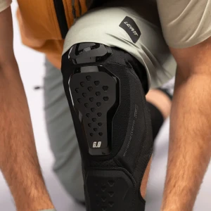 Ochraniacze kolan Leatt Knee Guard 6.0 Evo EXT czarne p3.webp