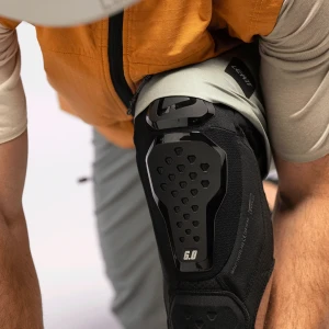 Ochraniacze kolan Leatt Knee Guard 6.0 Evo EXT czarne p4.webp