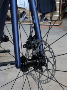 Rower Specialized Aethos Sport - Shimano 105 Blue Onyx Metallic Obsidian 2025 rozmiar 56 p3.webp