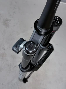 Amortyzator RockShox Pike Ultimate Flight Attendant 140 29 Tapered Boost (2x tokeny, brak baterii AXS) p3.webp
