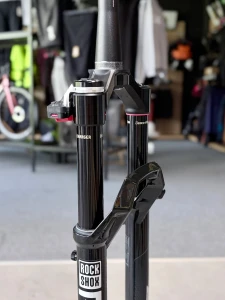 Amortyzator RockShox Pike Ultimate Flight Attendant 140 29 Tapered Boost (2x tokeny, brak baterii AXS) p4.webp