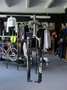 Amortyzator RockShox Pike Ultimate Flight Attendant 140 29 Tapered Boost (2x tokeny, brak baterii AXS).webp