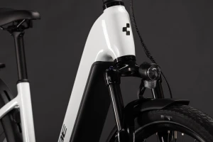 Rower Cube Touring Hybrid ONE 600 Easy Entry metallicwhite'n'chrome 2027 p10.webp
