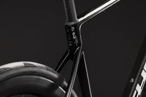 Rower Cube Attain C62 SLT carbon'n'white 2027 p8.webp