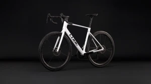 Rower Cube Attain C62 SLX metallicwhite'n'black 2027 p4.webp