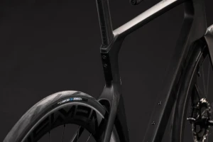Rower Cube Litening Aero C68X Race carbon'n'chrome 2027 p8.webp