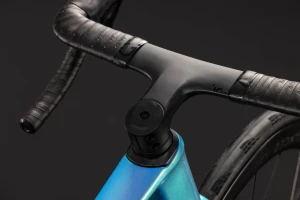 Rower Cube Agree C:62 PRO dream´n´black 2027- kierowanica.webp